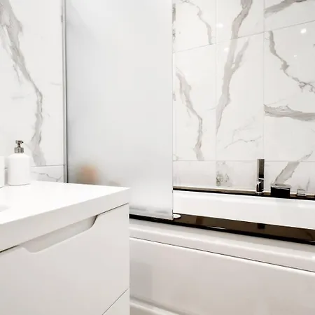 10 3br2bh Jacuzzi Free Parking Apartment *