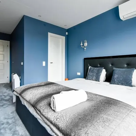10 3br2bh Jacuzzi Free Parking Apartment *